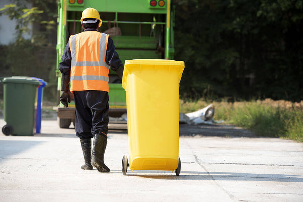 Work risks and safety tips for refuse collectors